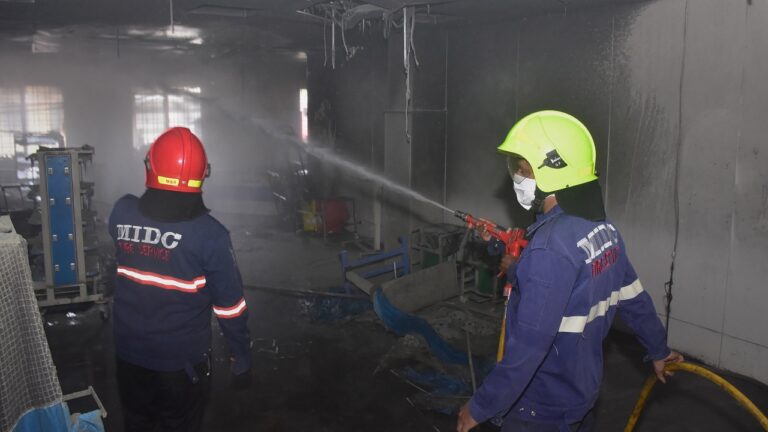 Al menos 10 muertos tras incendio en hospital COVID en India