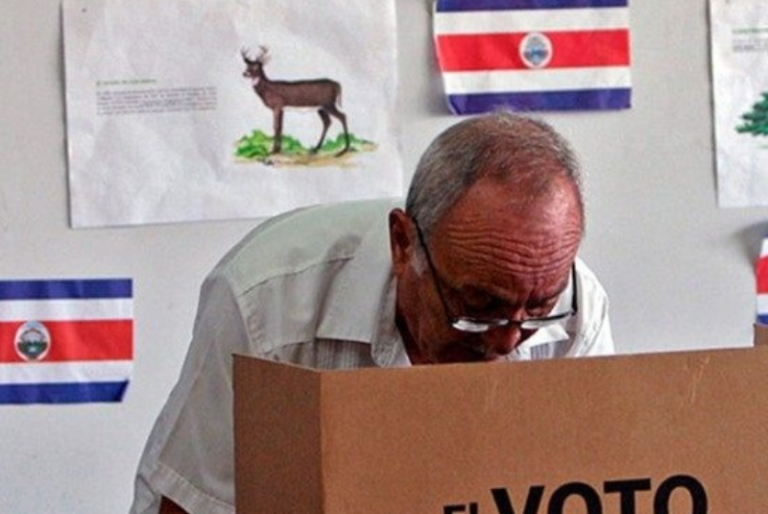 Costa Rica elige nuevo presidente entre 25 candidatos