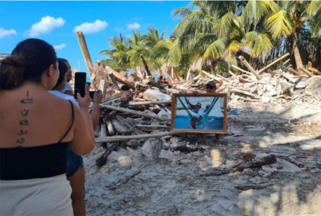 Policías desalojan restaurante en playa de Holbox por supuesta orden de Profepa