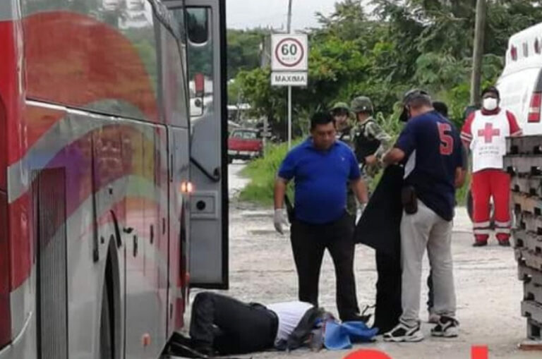Muere prensado conductor de ADO en Xpujil, Campeche