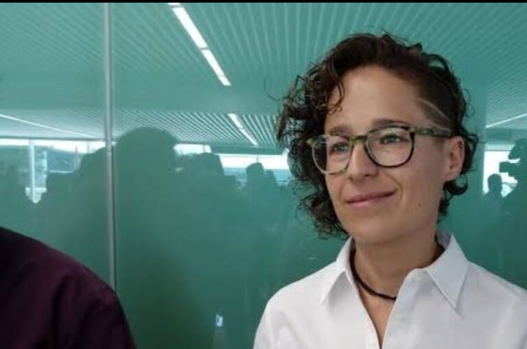 Abuchean a la Secretaria estatal de Turismo, Michelle Fridman, durante despedida del concierto de Pandora y Flans