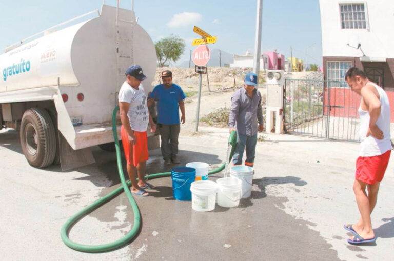 Llegan 100 pipas a repartir agua en el municipio de García, Monterrey