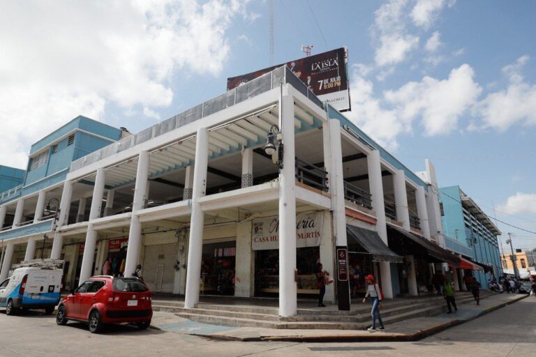 Avanza remozamiento de mercados de Mérida con Renán Barrera