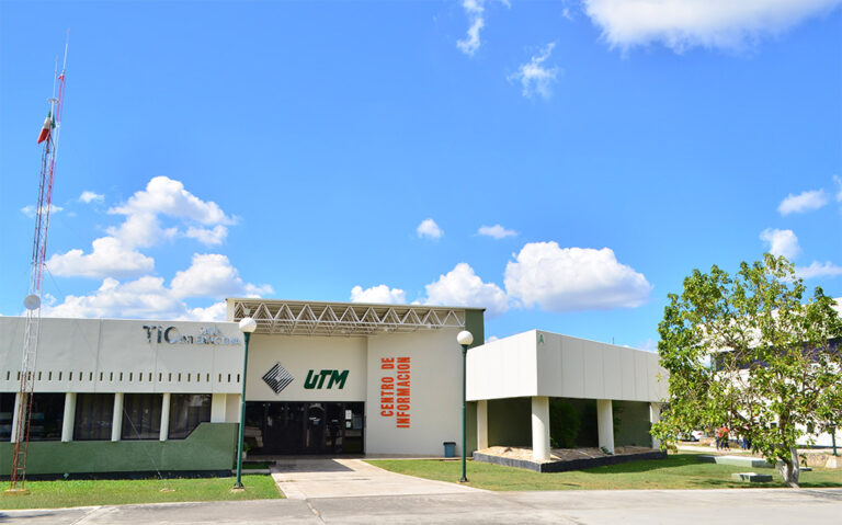 Docentes de la Universidad Tecnológica Metropolitana (UTM) se manifestaron en Mérida por las inconformidades que viven los profesores del recinto educativo