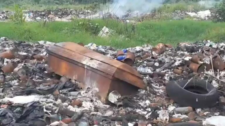 Ataúd abandonado y contaminación desatan alarma en Dzidzantún
