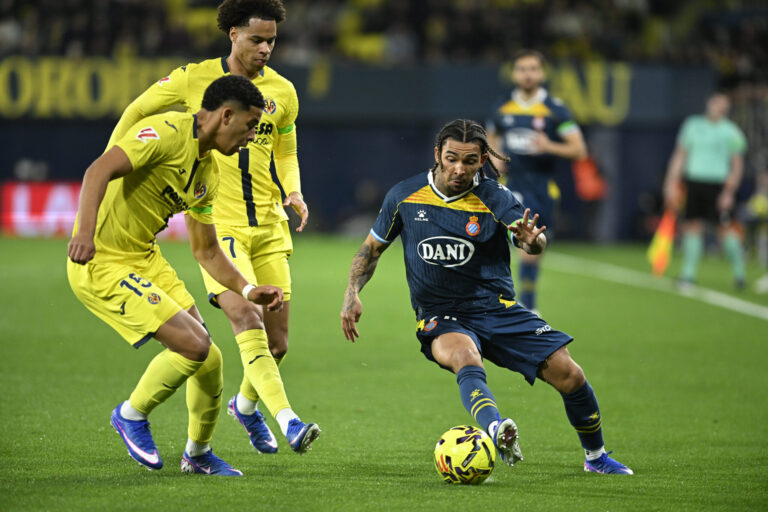 El Villarreal se impone con autoridad y agrava la crisis del Espanyol