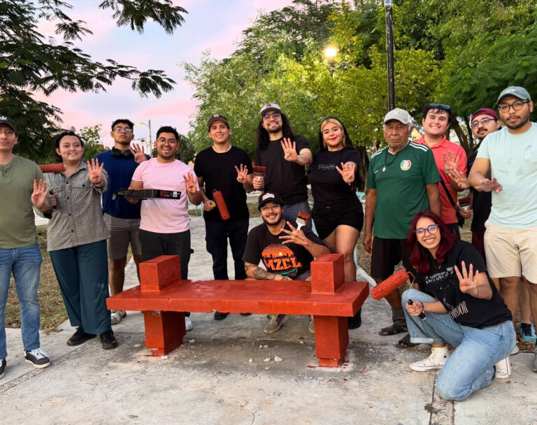 “La gran obra”: pintan una banca y la presumen como hazaña política rumbo a 2027