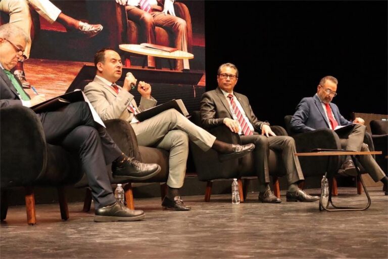 UADY llama a equilibrar tecnología y humanismo: la inteligencia artificial no sustituye el acompañamiento universitario