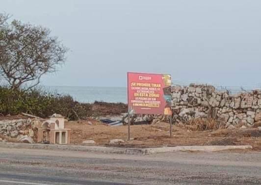 Hallan bolsas con presuntos restos humanos en la carretera Carmen–Isla Aguada; autoridades investigan