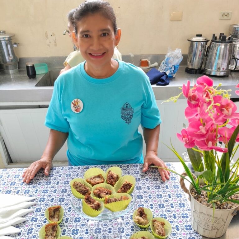 Adultos mayores de la UADY culminan taller de panificación y promueven el aprendizaje permanente