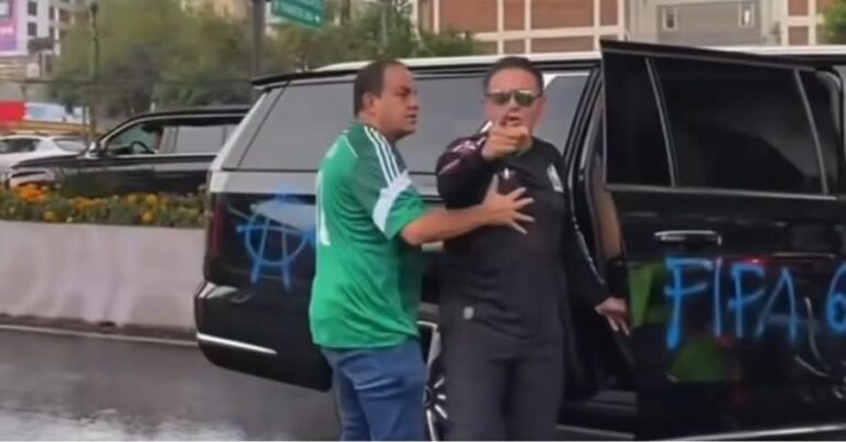 Camioneta de Cuauhtémoc Blanco es vandalizada durante protesta rumbo al Estadio Ciudad de México