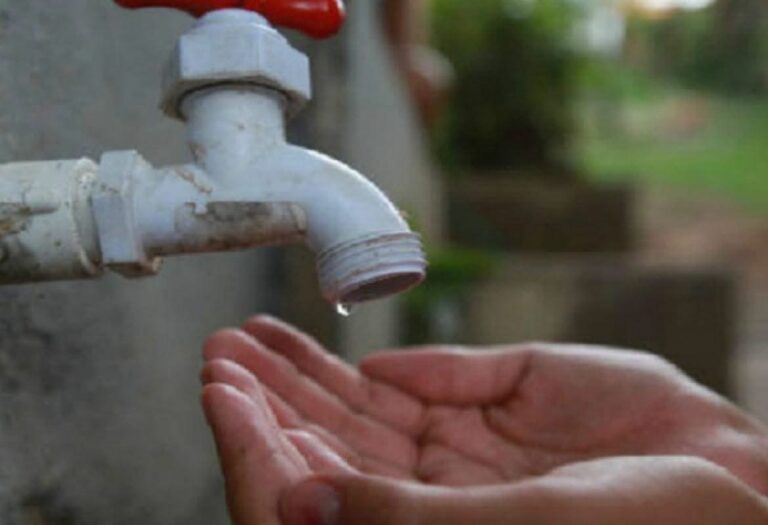Mientras persisten las fallas en el suministro de agua, trabajadores señalan presuntos gastos en vehículos y equipos para altos mandos de la JAPAY