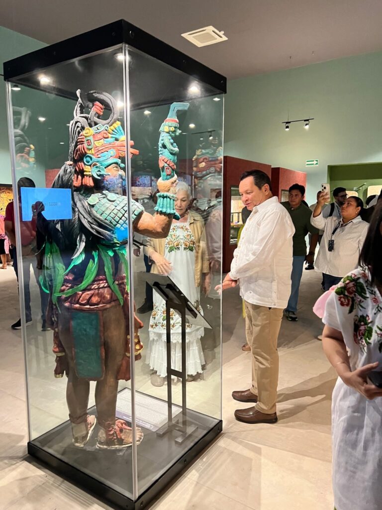 Inauguran el Museo Ichkaantihó en Dzibilchaltún con 352 piezas que revelan la grandeza de la civilización maya