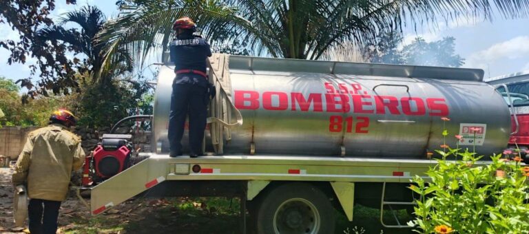 Fuego reduce a cenizas una habitación de una vivienda en Tizimín