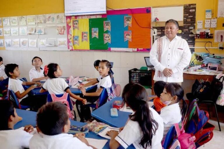Más de 500 mil estudiantes regresan a las aulas de Yucatán este lunes